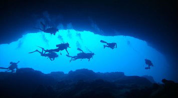 diving blue holes bahamas