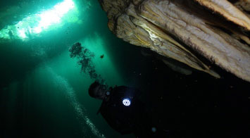 inland blue hole bahamas