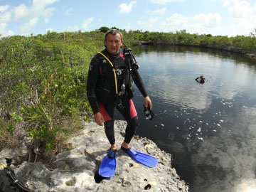 inland blue hole scuba diving andros bahamas